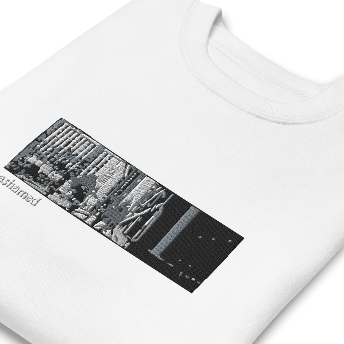 embroidered ashamed box sweatshirt (white)